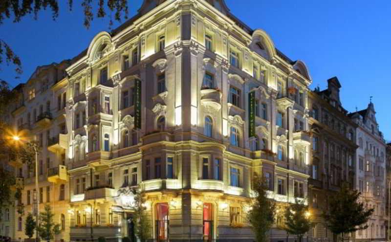 Mamaison Riverside Готель