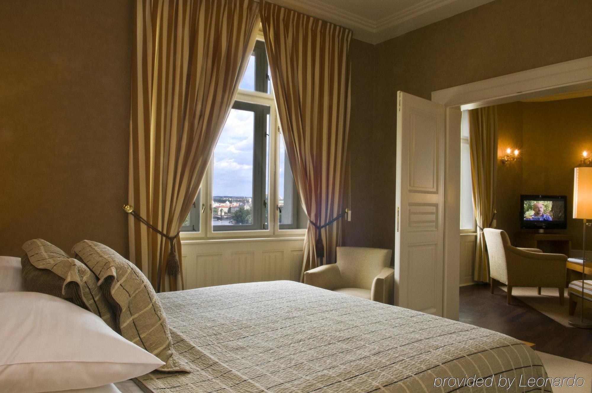 Mamaison Riverside Готель 5*