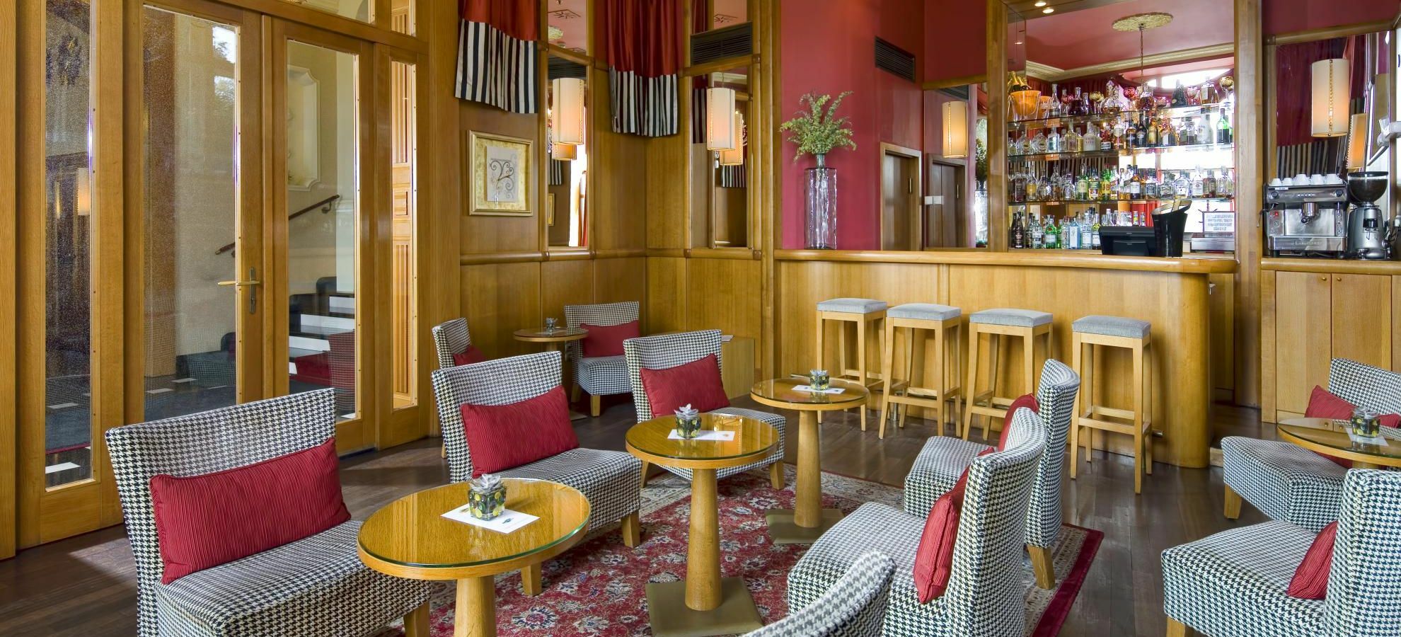 Готель Mamaison Riverside
